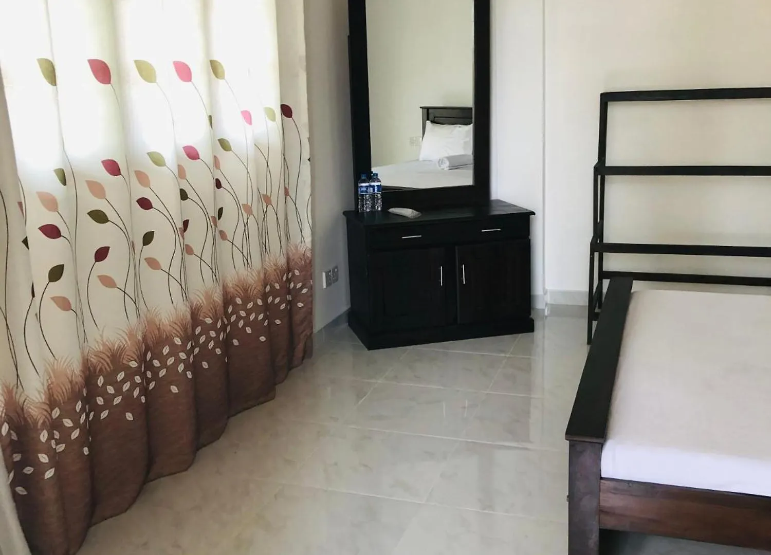 Guest house Green Leaf - Negombo Hotel